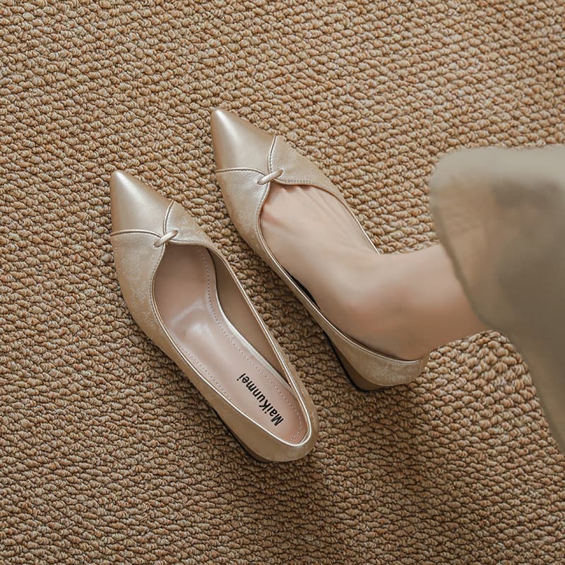Pointed Retro New Chinese Style National Style Elegant Not Tired Feet Cheongsam Embroidered Middle Heel Single-layer Shoes for Women