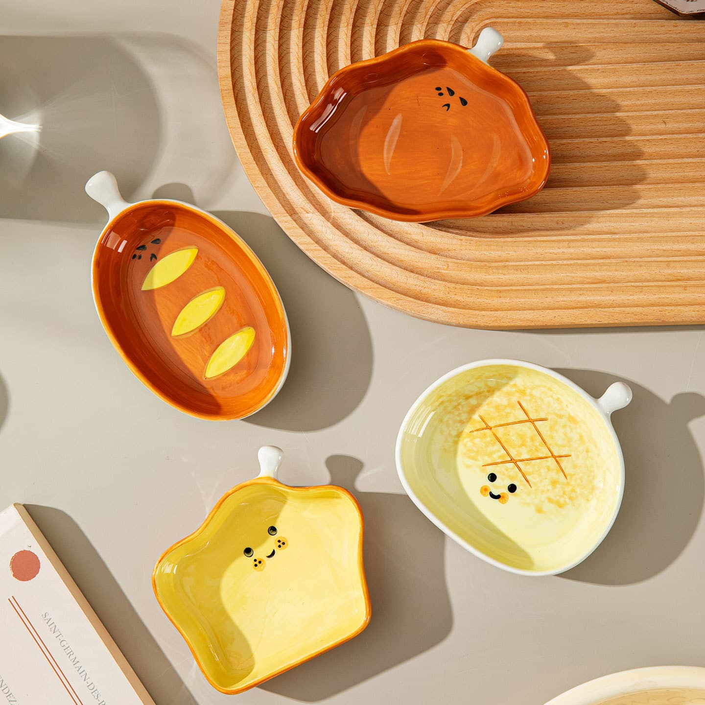 Creative ceramic cartoon bread plate, hand-painted croissant dipping plate, condiment plate, afternoon tea dessert plate, toast plate