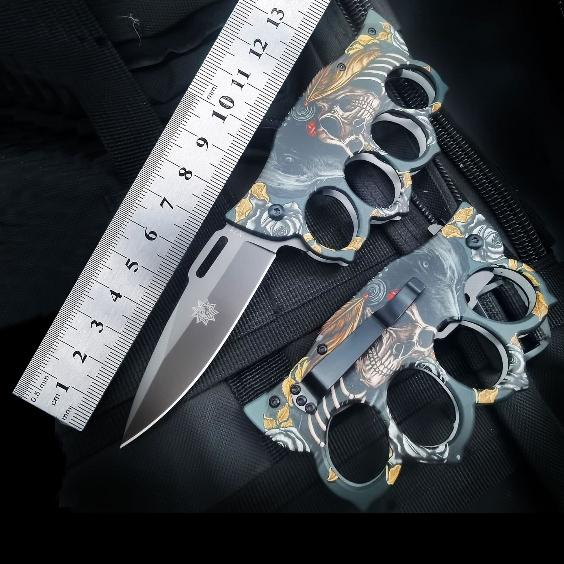 Four-Finger Outdoor Self-Defense Weapon Glove Knife Folding Pocket Knife Thumb Tiger Window Breaker Punch Lock Knuckle Knife
