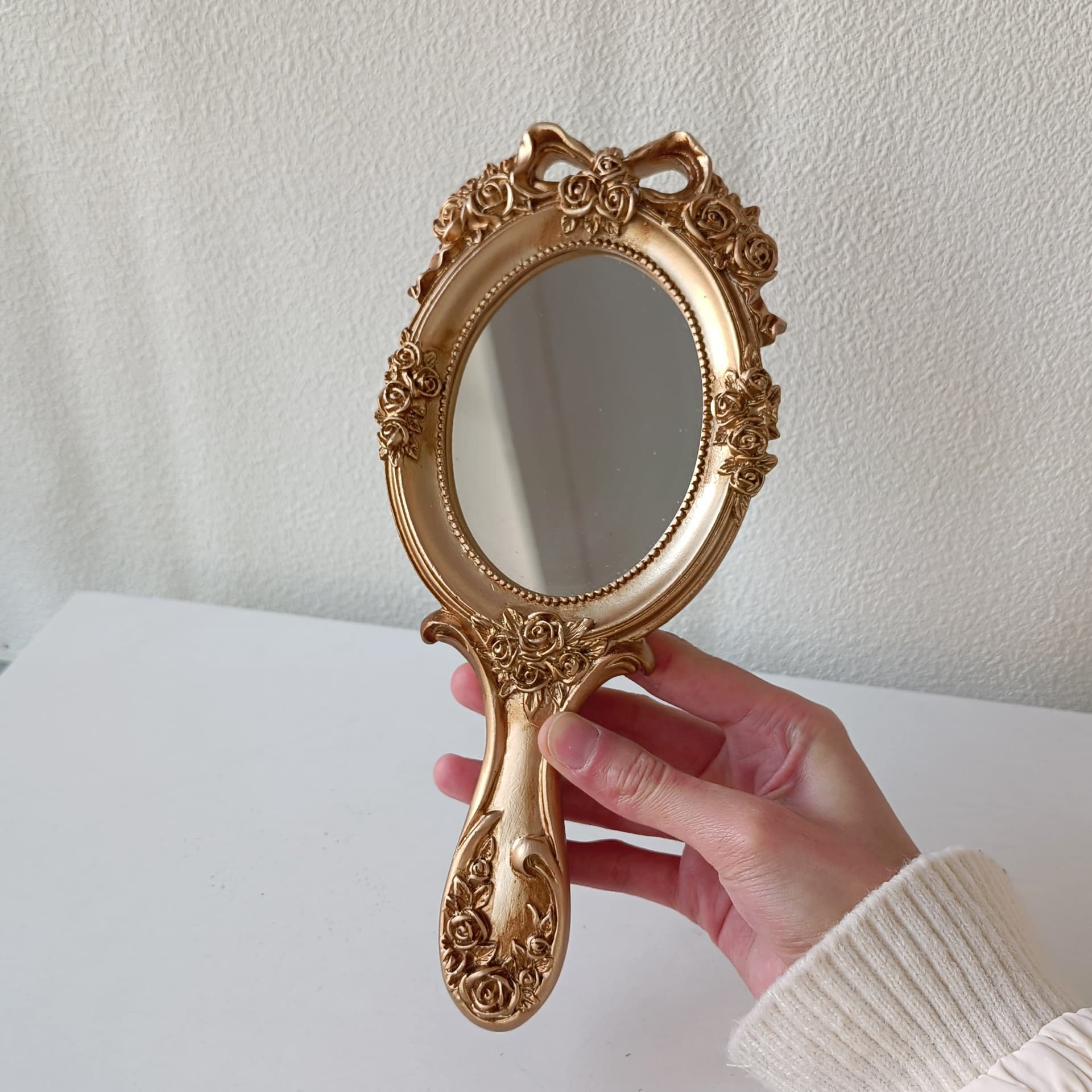 Vintage Baroque Princess Makeup Mirror Beauty Salon Mirror Lolita Mirror Creative Vintage Handle Mirror