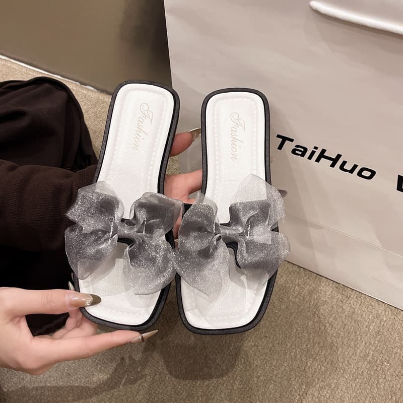 Summer New Girls Sandals, Fashionable and Versatile for Indoor and Outdoor Wear, Lightweight One-Strap Sandals