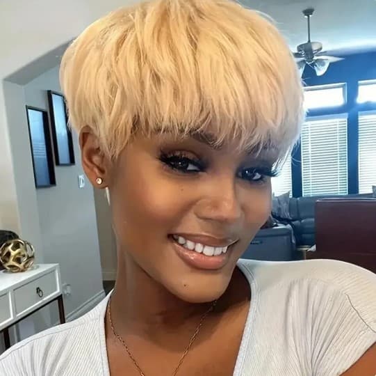 Qiren Wig Factory Stock Gold Short Wig Fashionable High-Temperature Fiber Synthetic Side Bangs Short Straight Blonde Wig