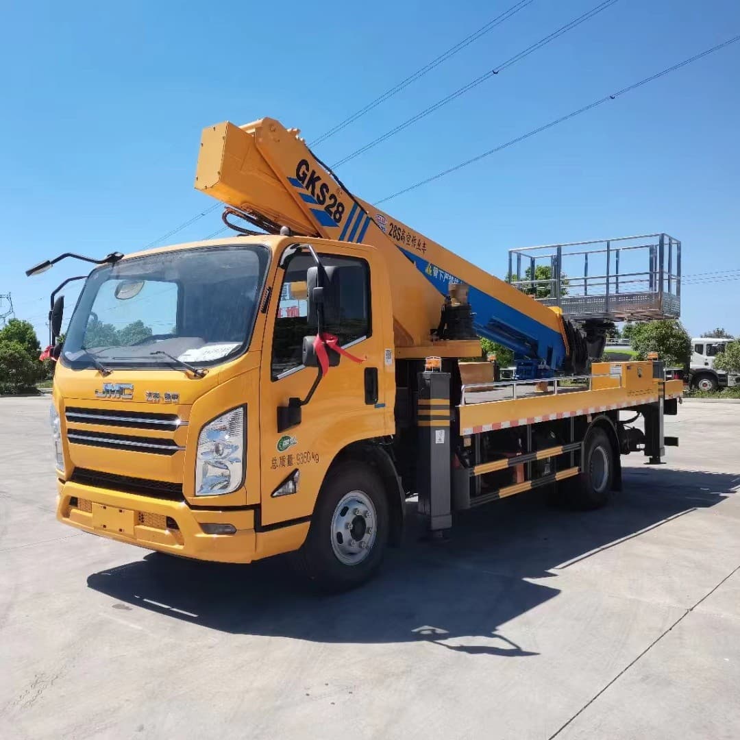 Factory Direct Sale JMC Yellow Plate 28m New Wide-body Aerial Work Truck, Straight Arm Telescopic Boom Elevating Vehicle for Export