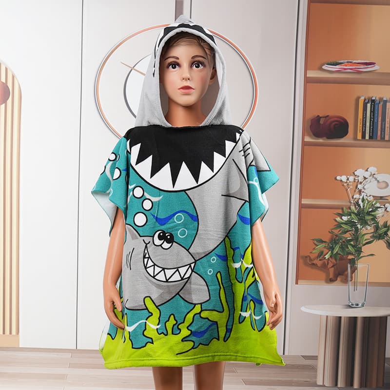 Children's bath towel cloaks with microfiber, cartoon prints, wearable, soft, absorbent, thickened hooded bathrobes.