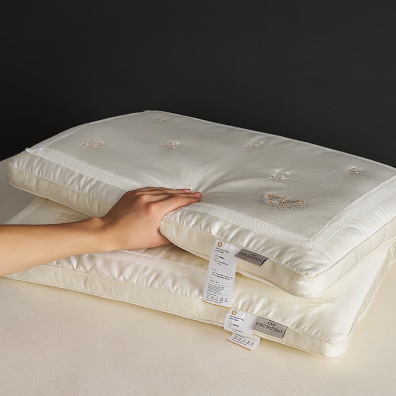 Silk pillows for adults, ultra-soft and thin, support the cervical spine, promote sleep, are suitable for home use, and won't collapse. A pair of low-profile silk pillows is also available.
