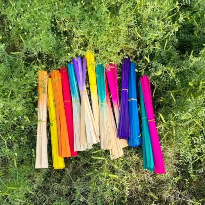 Bamboo strips, handmade DIY materials, tie-dyed lanterns, boats, bamboo horses, bookmarks, kites, gradient colored bamboo strips