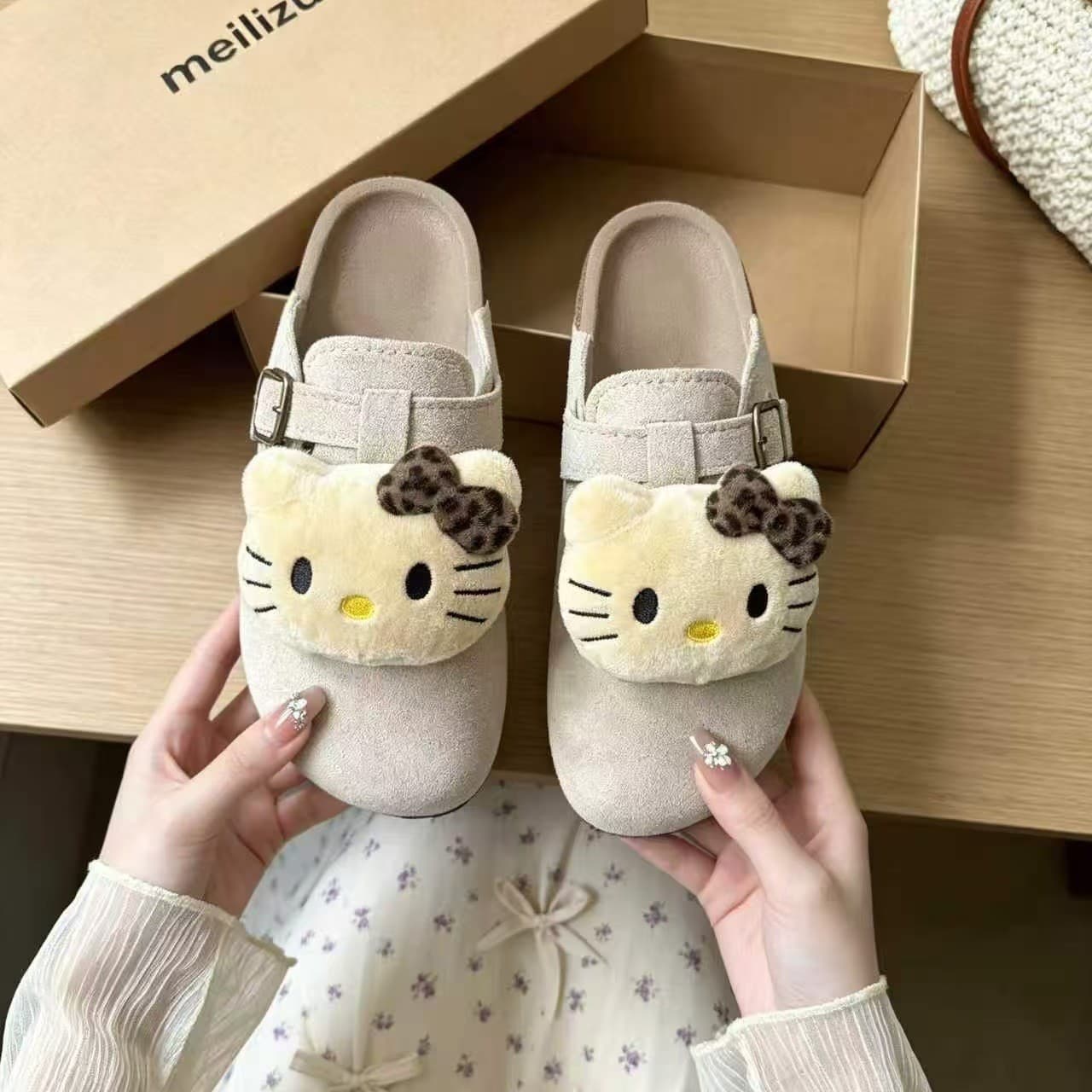 New style Birkenstock slippers, cute cartoon KT cat Baotou slippers for women, fashionable one-leg half slippers Birkenstock shoes