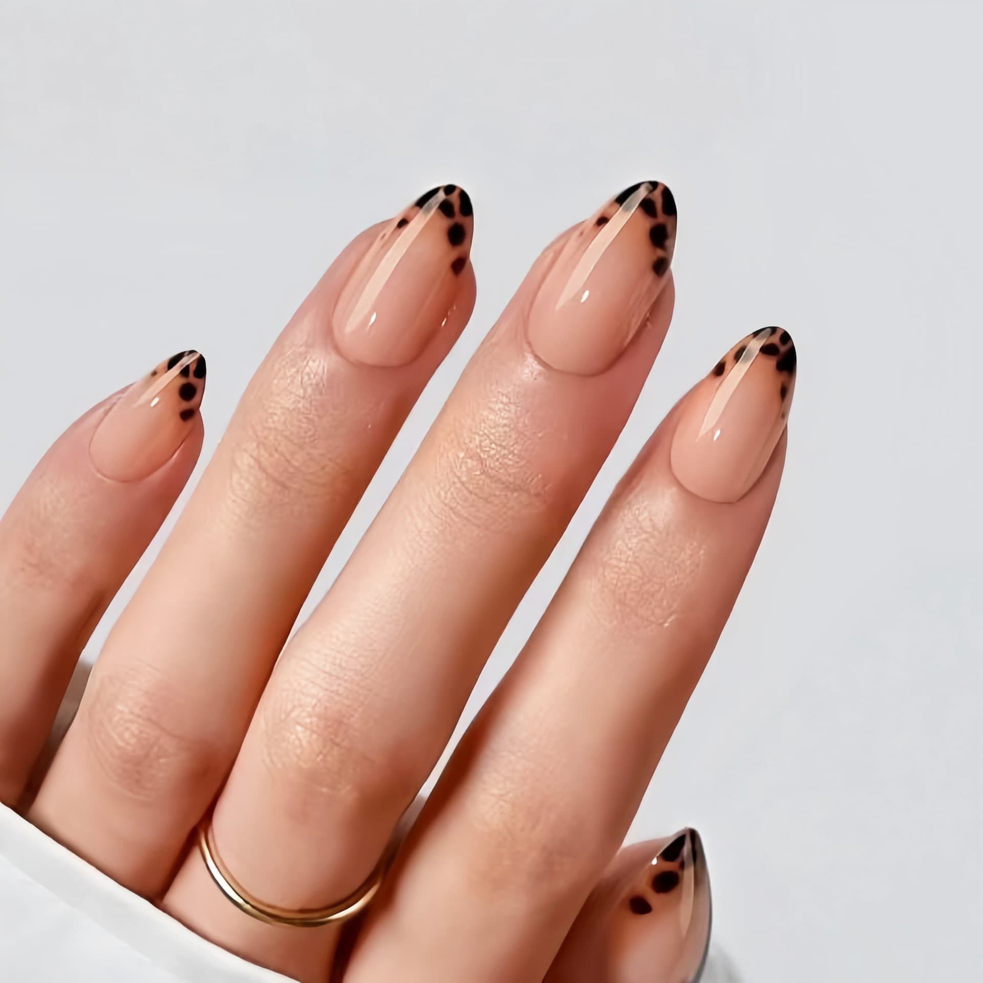 Ultra Short Almond French Leopard Print Press on Nails, Hot Selling in Europe and America, Short Round Nail Tips