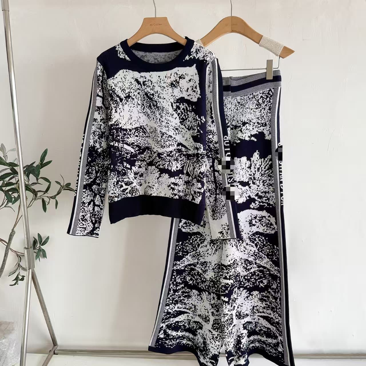 European Fashion Two-Piece Set for Women Autumn Winter Jacquard Wide-Leg Pants Slim Fit Tiger Print Knit Sweater