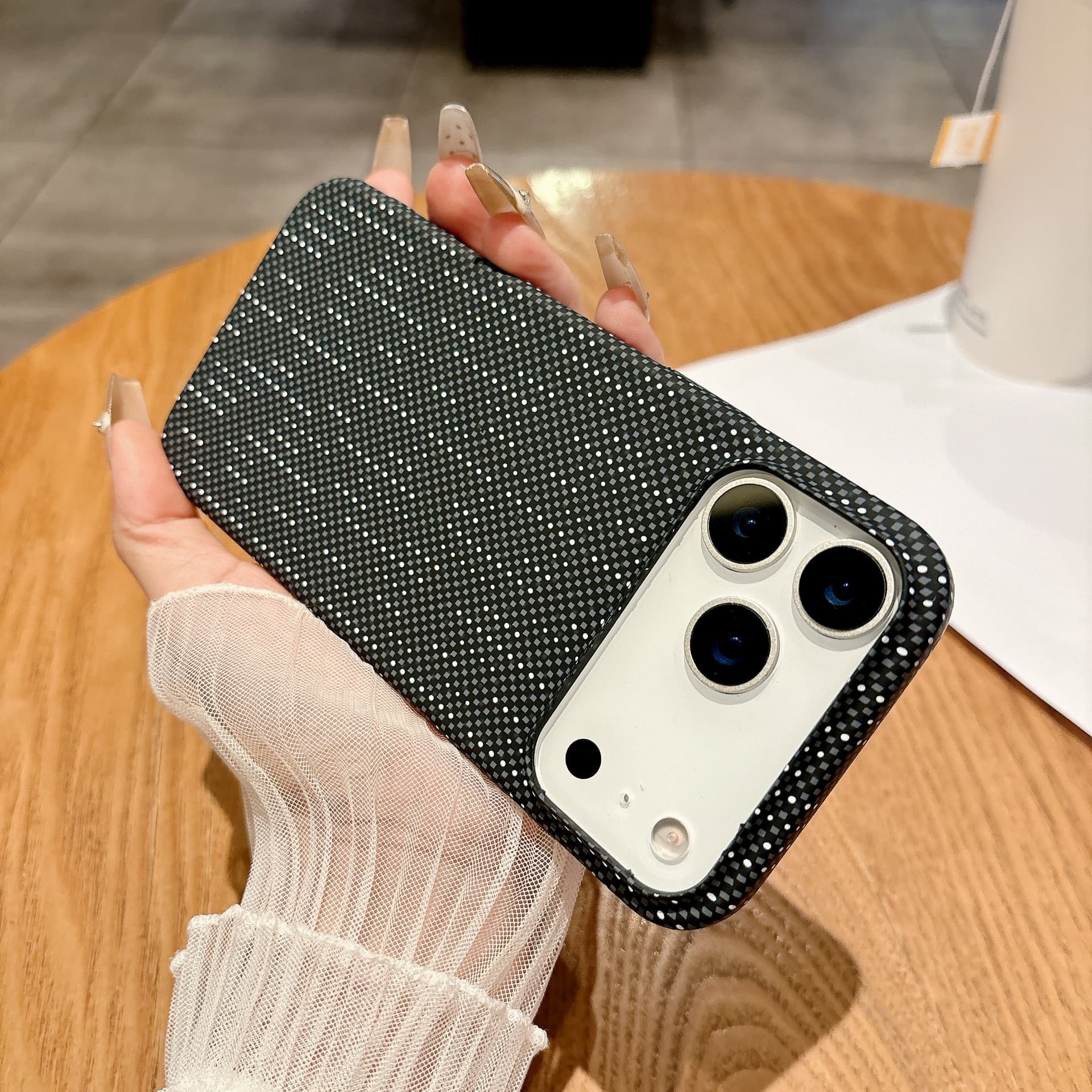 Compatible with Apple 17 Pro Max Carbon Fiber Texture Magnetic Phone Case iPhone16 Kevlar Ultra-Thin Skin-Friendly Matte
