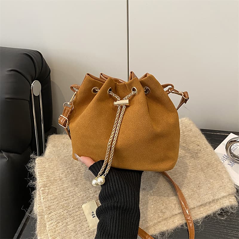 Frosted Versatile Bucket Bag for Women 2025 Autumn New High-Fashion Niche Chain Bag Exquisite Crossbody Cloud Bag