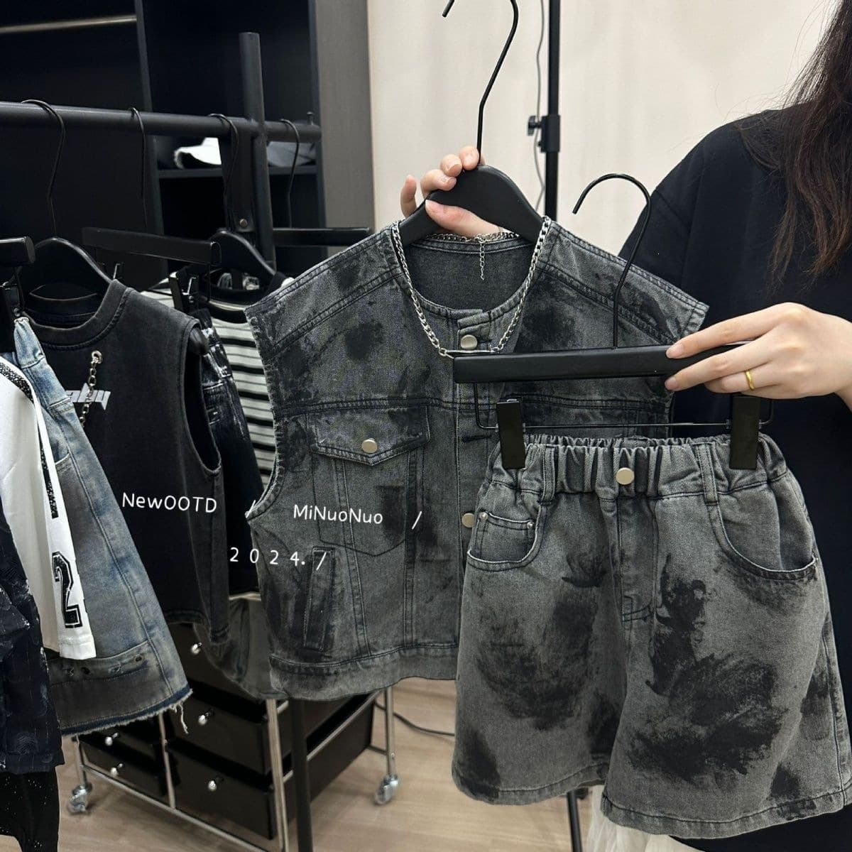 Boys summer trendy suit 2026 summer new style children's Korean version sleeveless loose top denim pants two-piece set