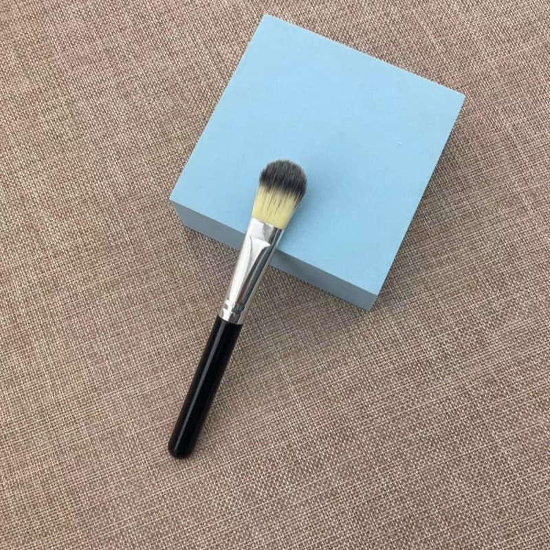 Single three-color fiber hair foundation brush BB cream mask brush beauty tool to apply facial mask beauty makeup brush