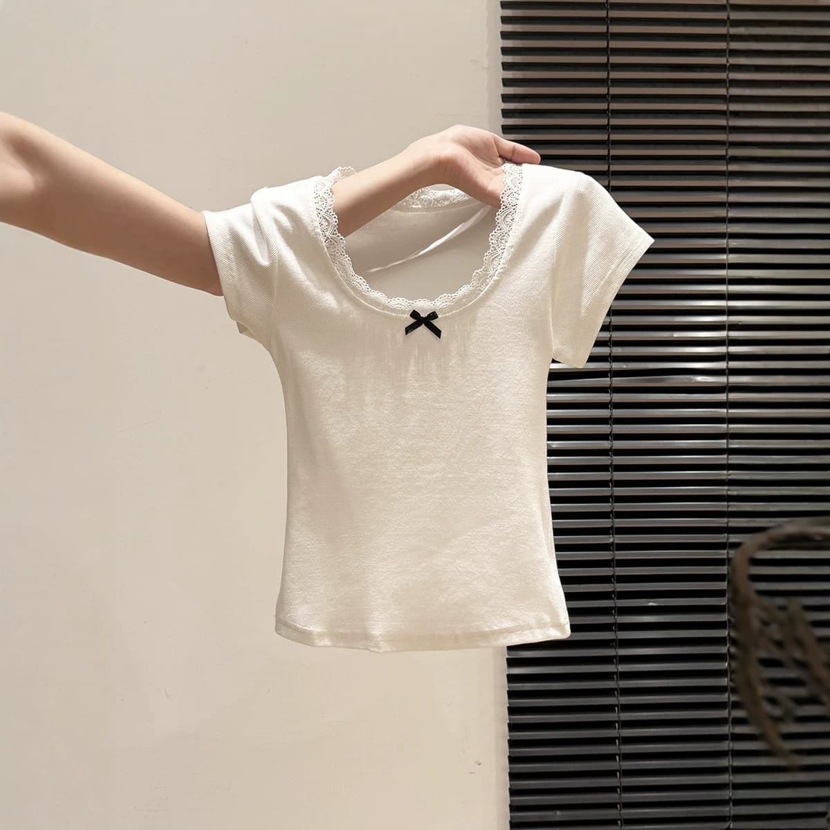White lace bow U-neck short-sleeved T-shirt for women summer pure lust hottie short navel-baring slim shoulder top