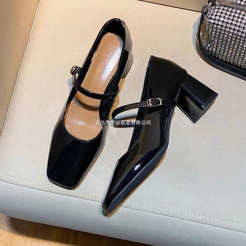 French Mary Jane Shoes Leather Flats with One-Strap, Shallow Mouth, Women's Retro Red Patent Leather Chunky Heel Square Toe Bridesmaid Shoes