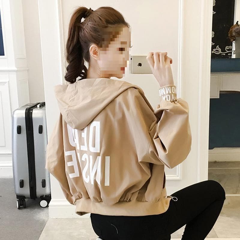 New spring and autumn edition loose cardigan long-sleeve short jacket for students, versatile bat-sleeve baseball jacket.