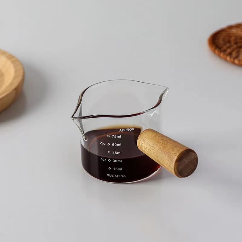 Niche design: Espresso measuring cup, seasoning container, milk pitcher with wooden handle and graduated scale; heat-resistant glass milk jug.