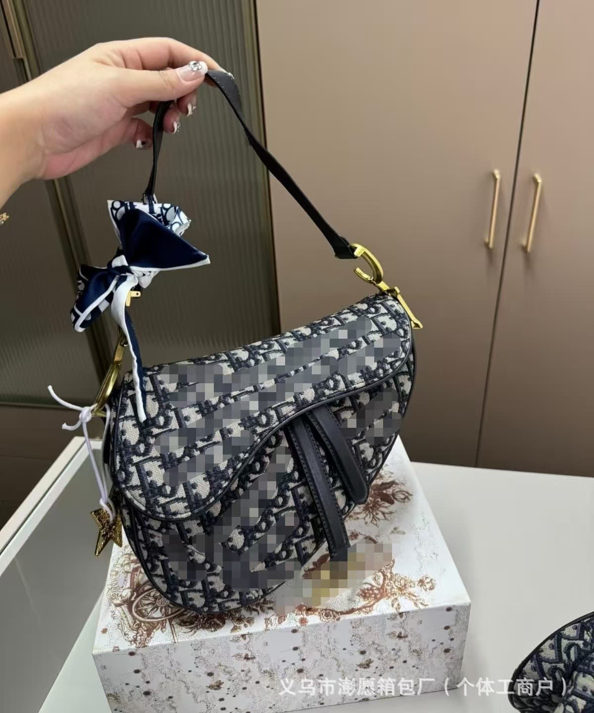 D-House Saddle Bag 2026 New Premium Underarm Crossbody Bag Versatile Wide Shoulder Strap Single Shoulder Embroidered Canvas Bag for Women