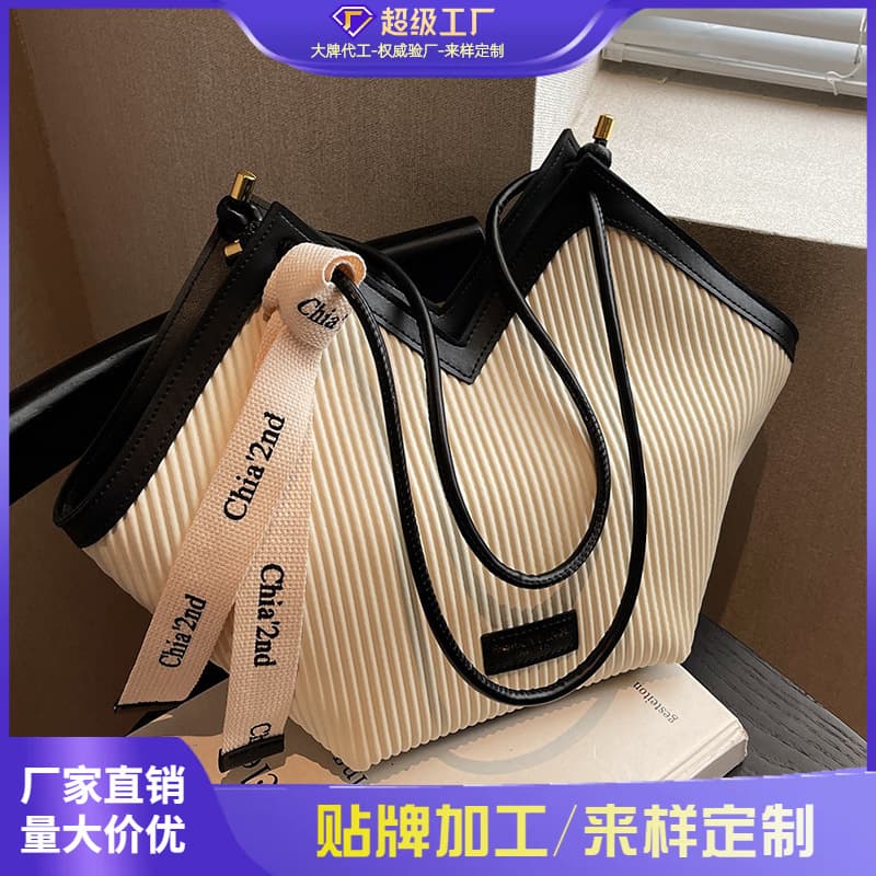 Street Style Large Tote Bag Commuter Shoulder Bag Casual Unisex Student Bag Polyester Lining Zipper Opening Soft PU Material
