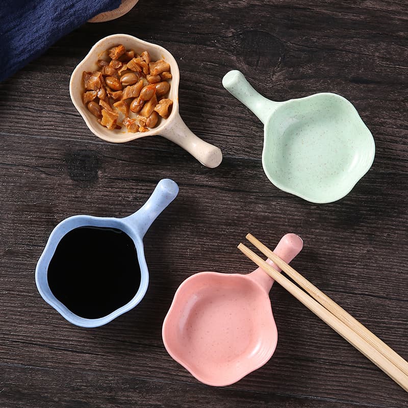 Handle condiment dish made of wheat straw with small side dish compartment, kitchen soy sauce, vinegar, salt seasoning dish, oil dish, dipping sauce, snack dish