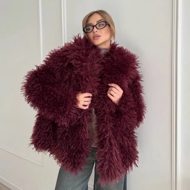 European and American style faux fur coat with large lapel, short and fashionable, imitation fox fur coat, fluffy and plush for women.