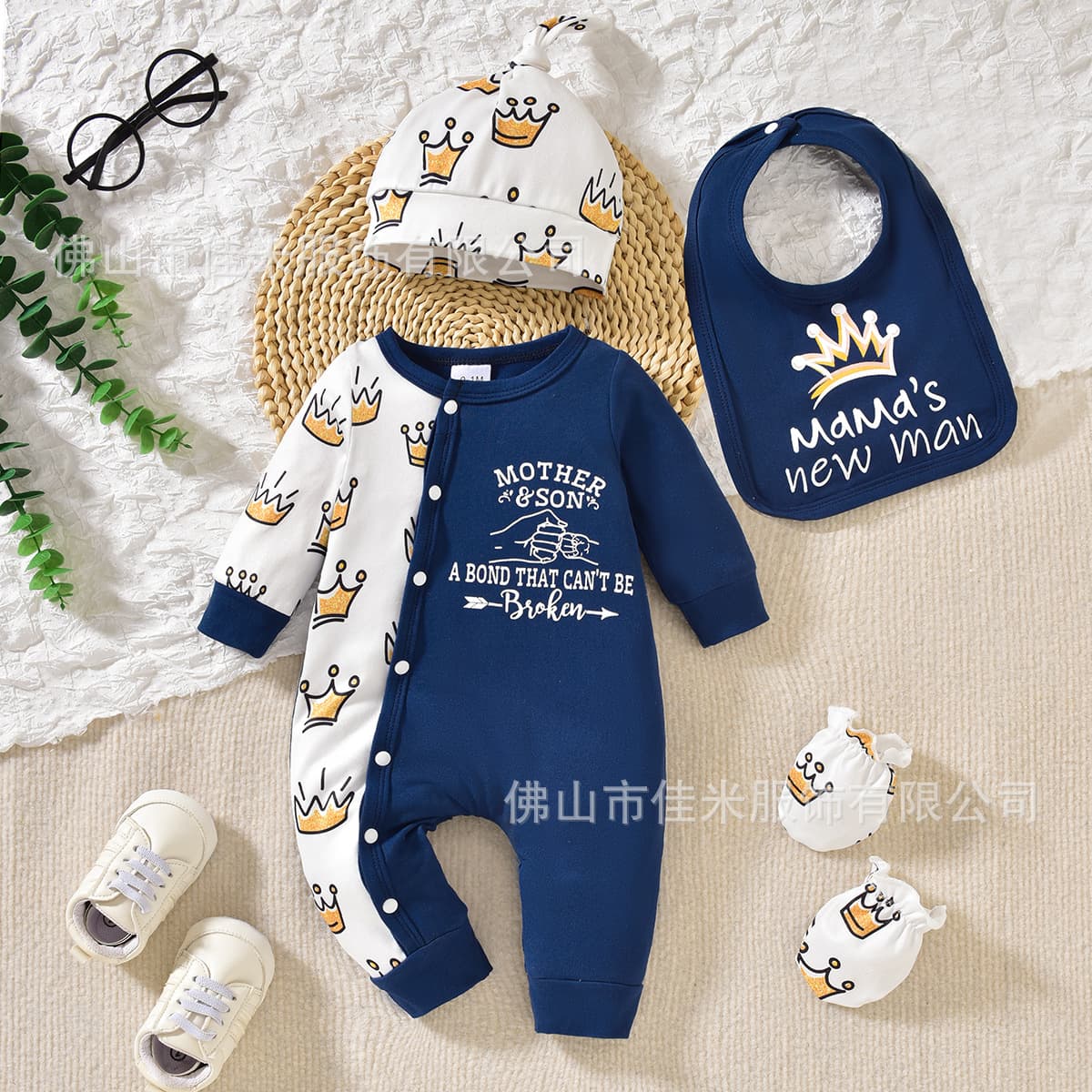 Baby long-sleeved romper suit, hat, gloves, mouth towel, four-piece set, newborn one-piece suit