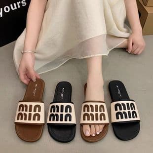 Chanel-style flat slippers for women, summer outdoor wear, 2025 new fashionable versatile bath beach slippers, anti-odor