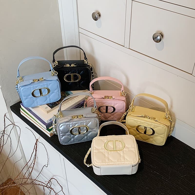 2026 New Korean-Style Niche Design Fashion Quilted Chain Bag PU Box Bag Minimalist Solid Color Shoulder Crossbody Bag