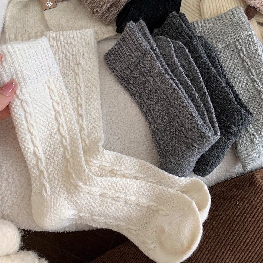 Cable knit wool socks, women's mid-calf socks, autumn and winter style, thickened, warm, versatile, mid-length socks.