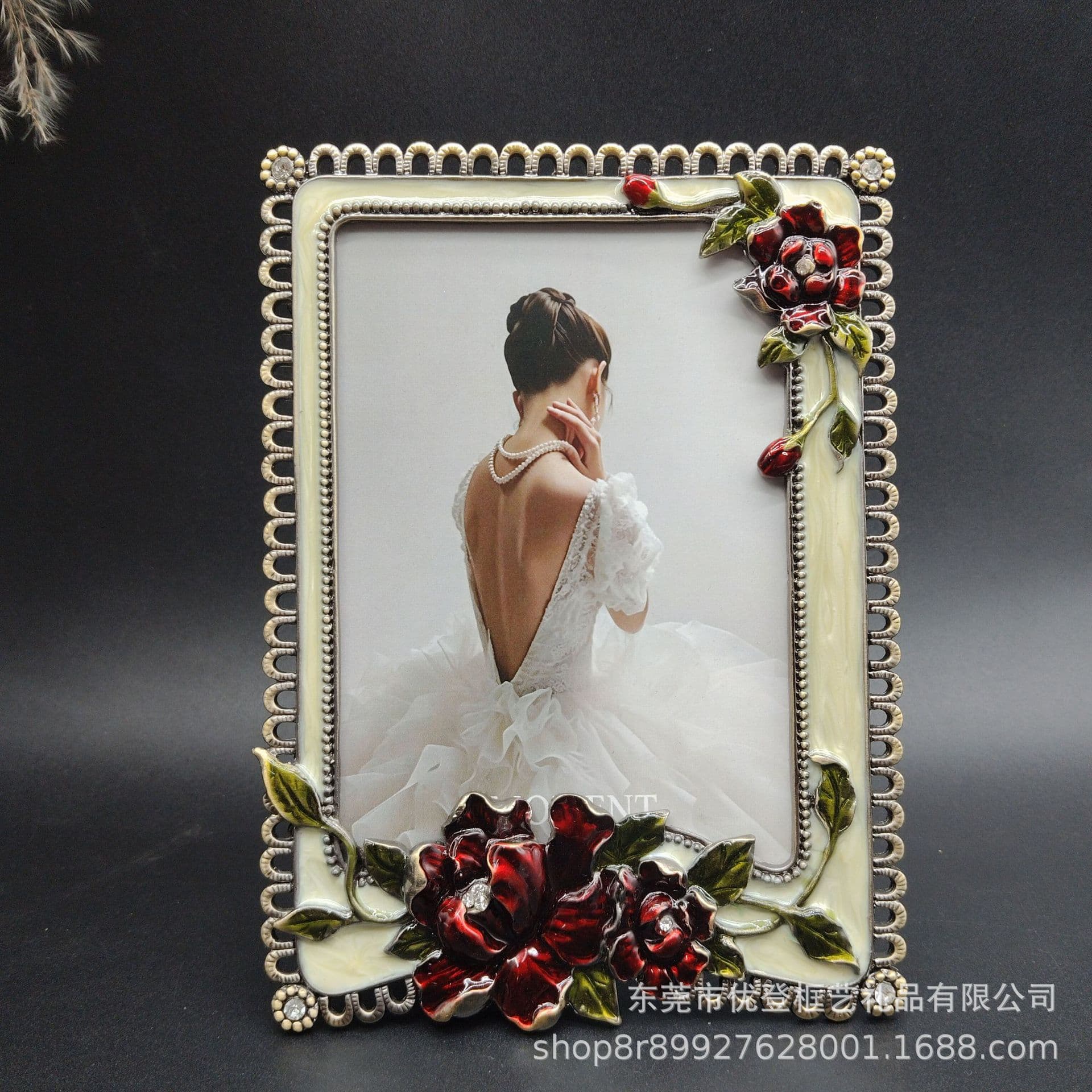 European retro red rose enamel photo frame metal photo frame wedding photo display table home desktop decoration exquisite photo frame