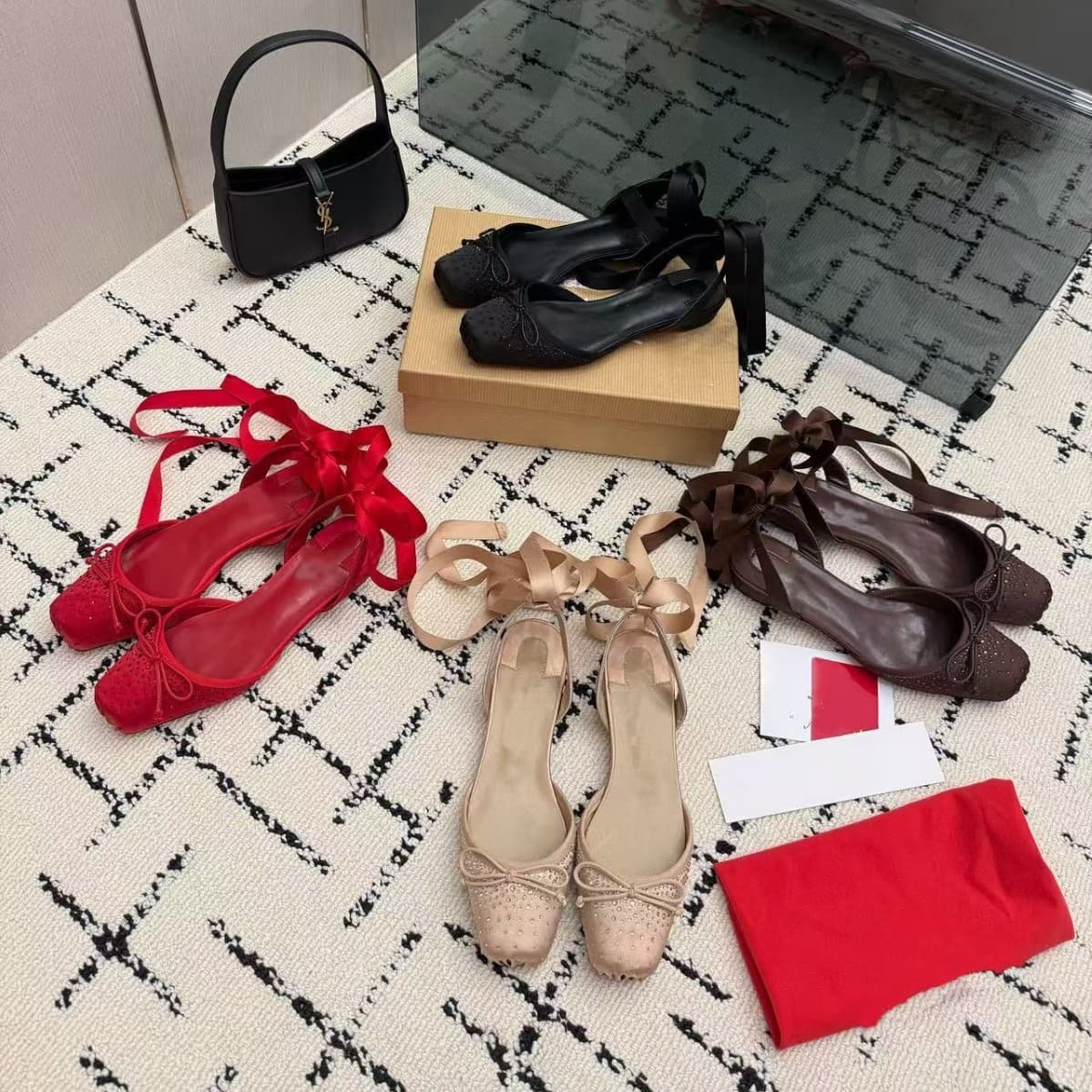 New Summer Pig Nose Bow Rhinestone Strap Flat Sandals Women Closed Toe Hollow Fashion Flat Sandals Women
