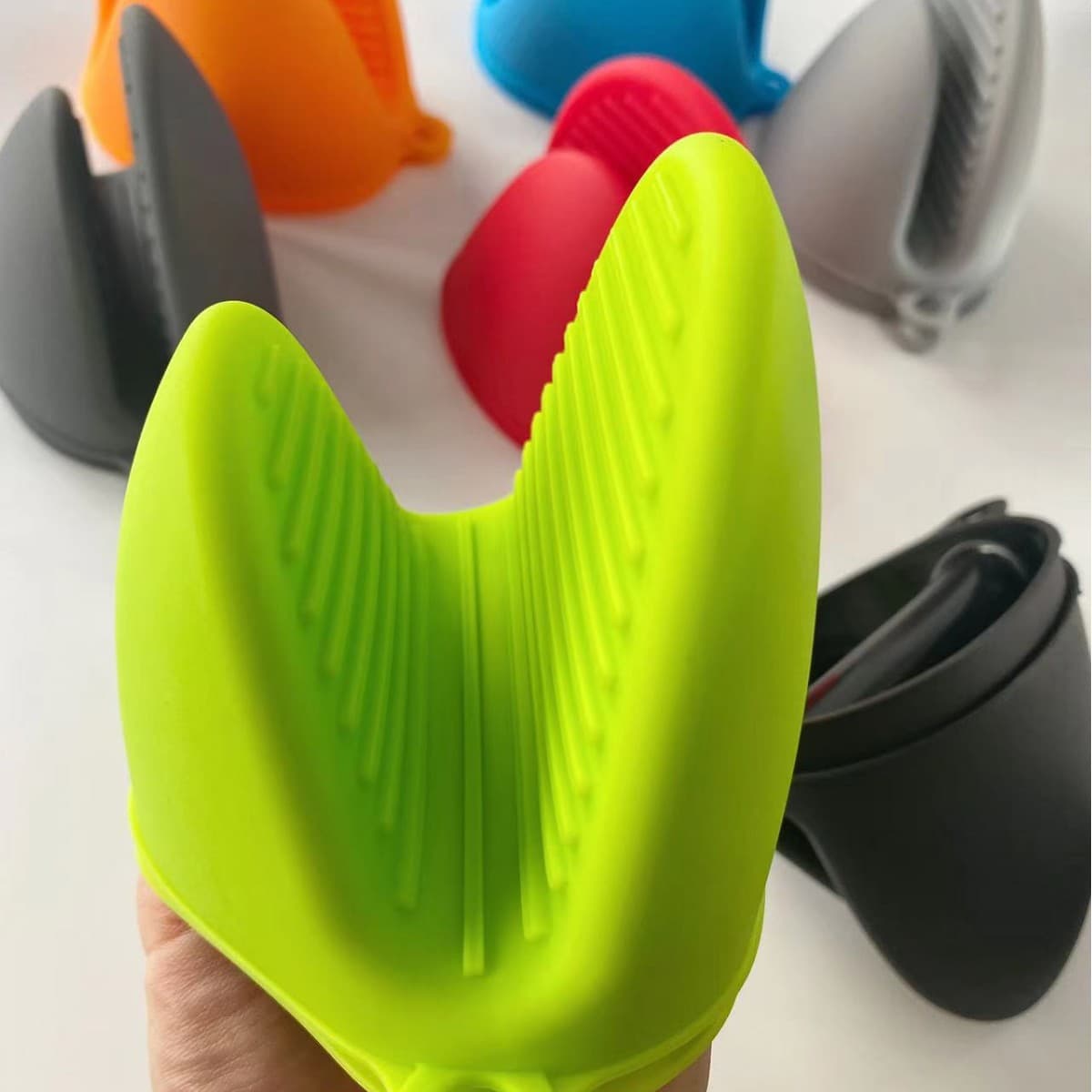 Wholesale Silicone Heat-Resistant Anti-Scald Hand Clips for Kitchen Oven, Microwave, Baking, High Temperature Resistant Silicone Hand Clips