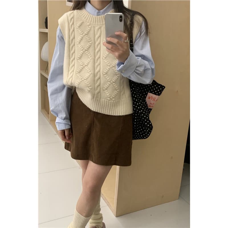 High-End Twist Texture Round Neck Sweater Vest for Women, Autumn/Winter New Loose Layering Knit Vest Top for Outer Wear