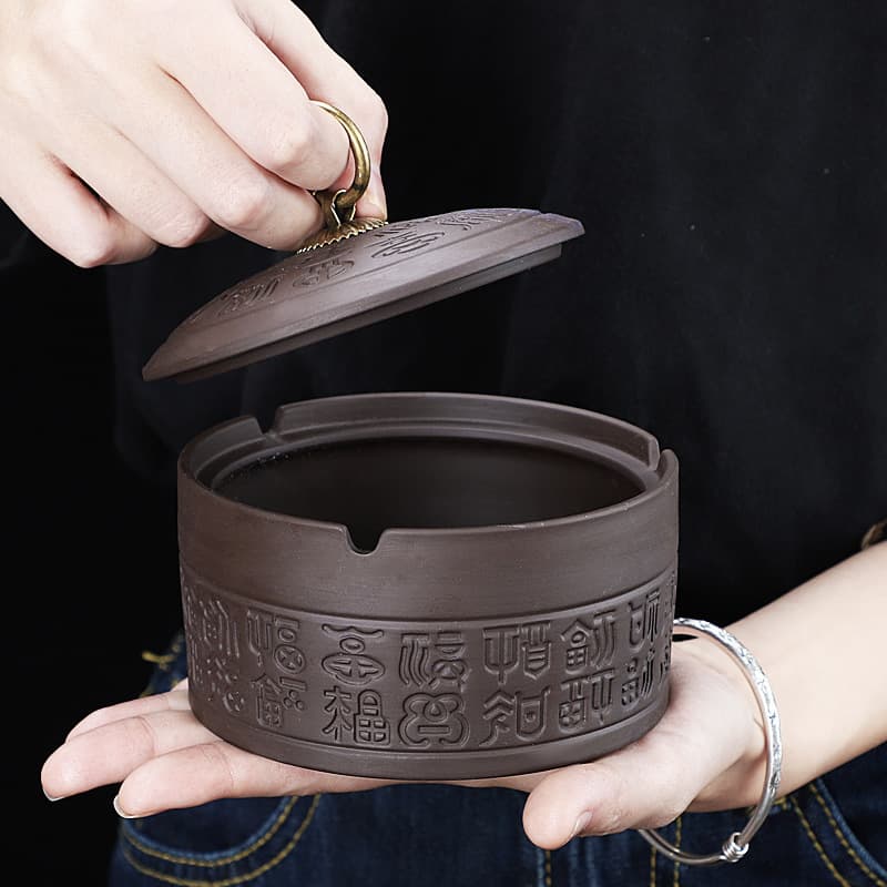 Ashtray with lid, windproof, retro style, suitable for home living room, prevents flying ash, large size, multi-functional purple clay ashtray