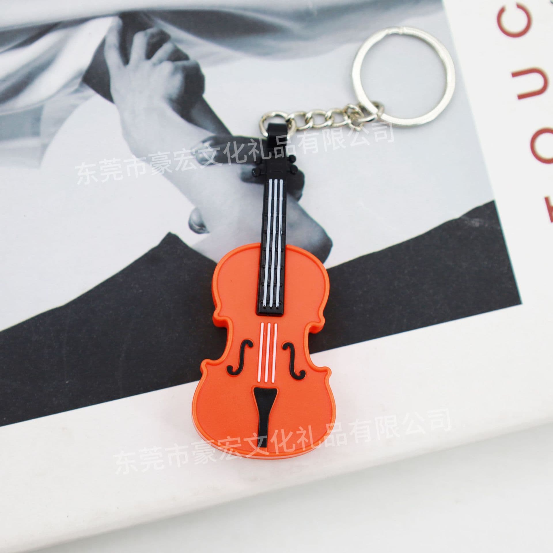 [Ready Stock] Cross-border best-selling soundable violin keychain, creative simulation mini musical instrument pendant, accessories