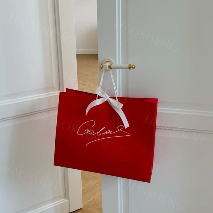 High-end red tote paper bags, men's and women's clothing bags, gift bags with your logo