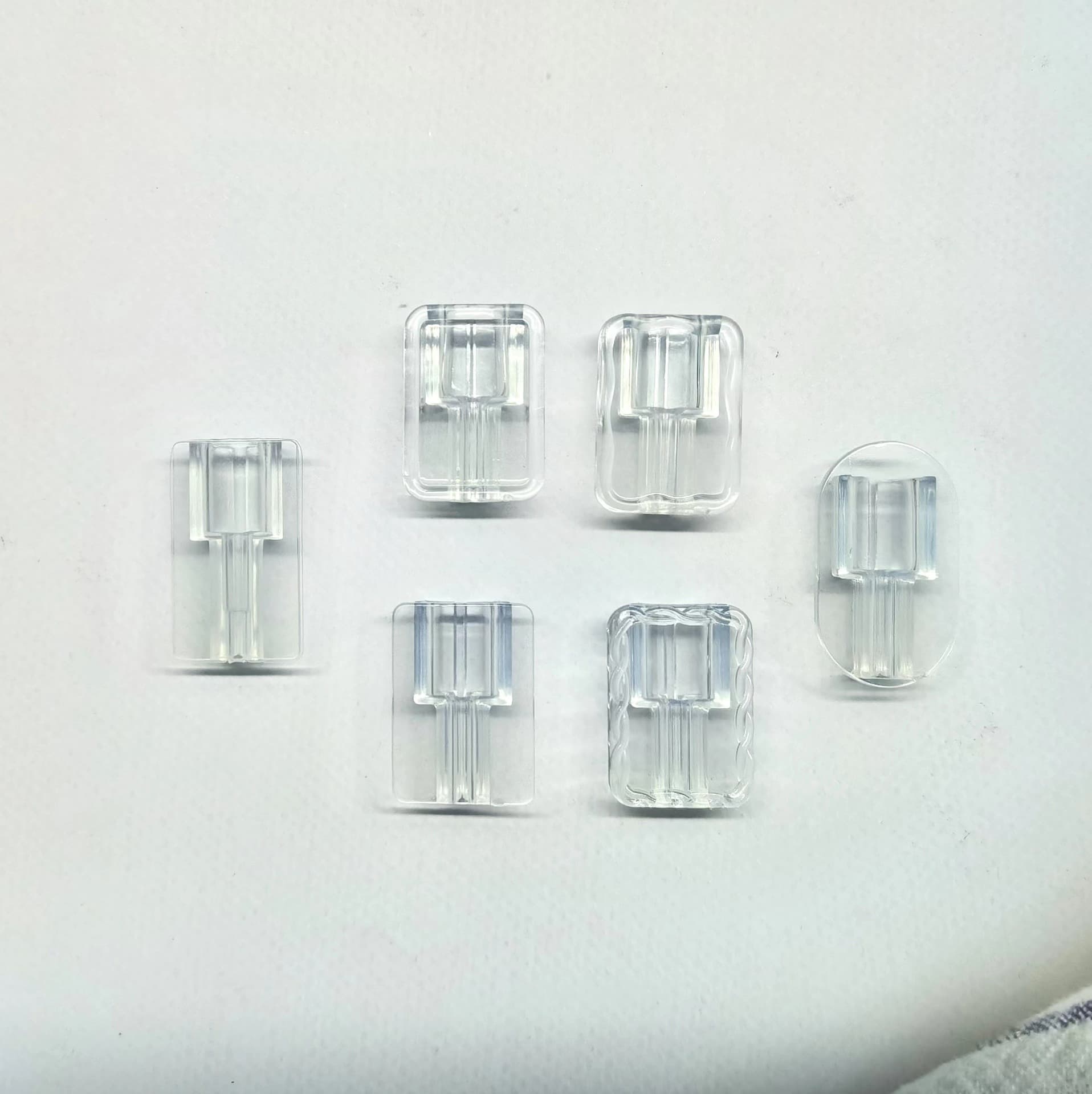 Suitable for Apple and Huawei Type-C data cable protection sleeves, creative cable clips and wire biteers.