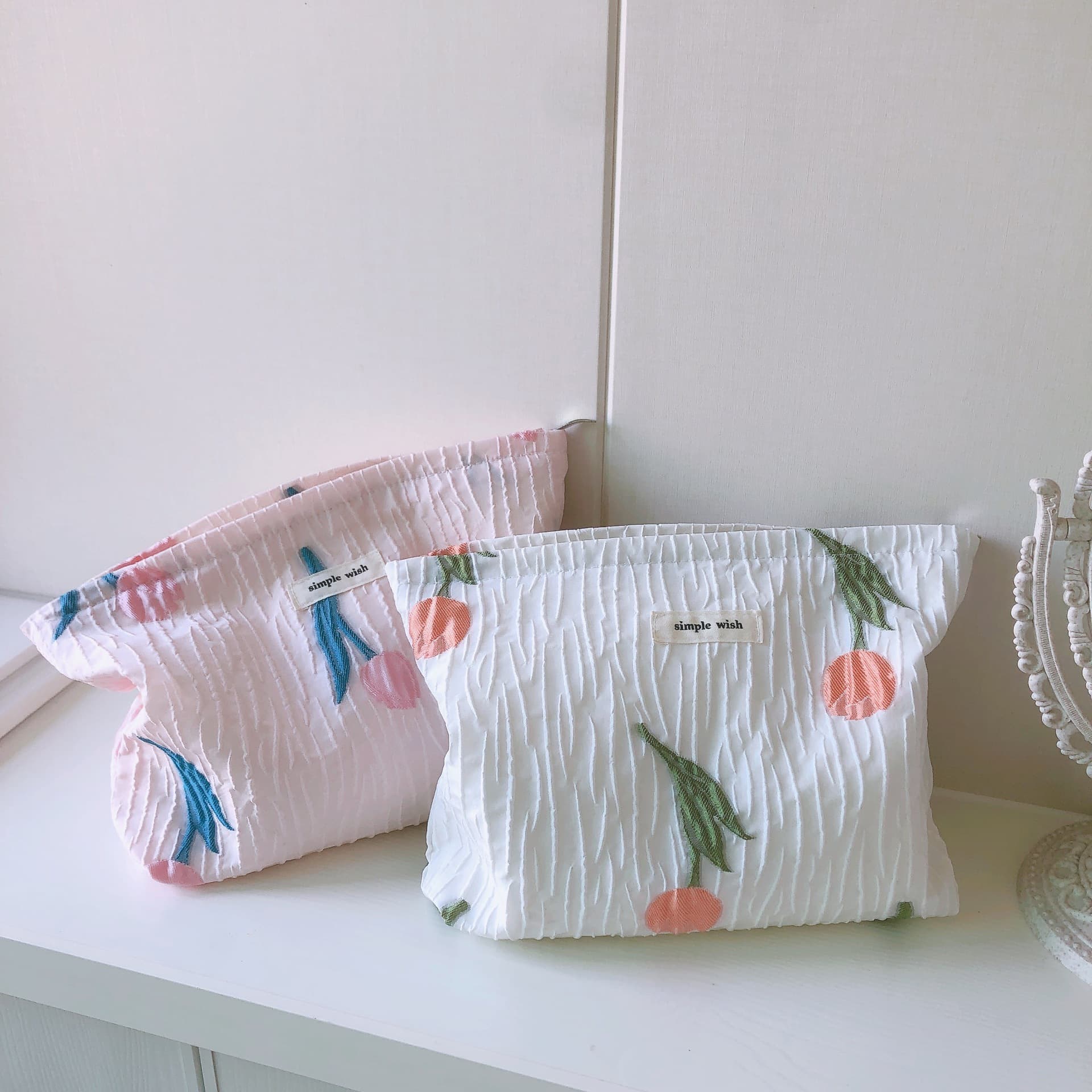 [Suxi Cloth Bag] Niche Design Tulip Cosmetic Bag for Women, Exquisite Fabric Clutch, French Romantic and Fresh