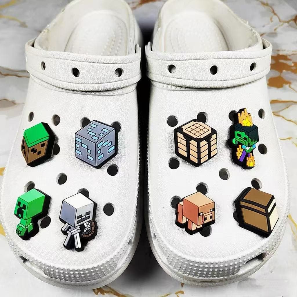 Minecraft series of Crocs with decorative buckles and detachable Crocs shoe decorations.