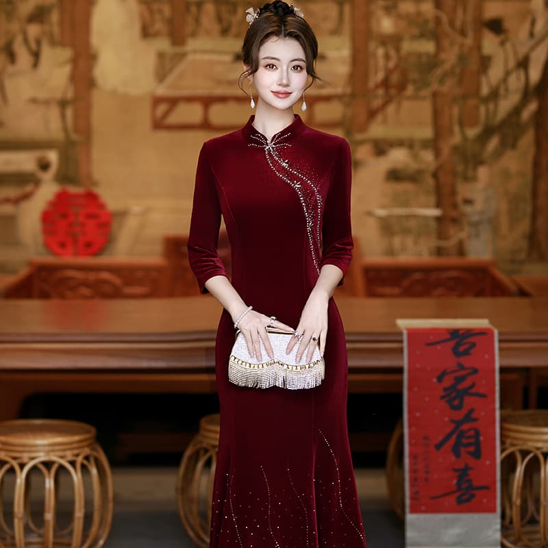 Wine Red Cheongsam for Women Premium Glitter Velvet Warm 2025 Spring New Mother of the Bride Wedding Banquet Dress