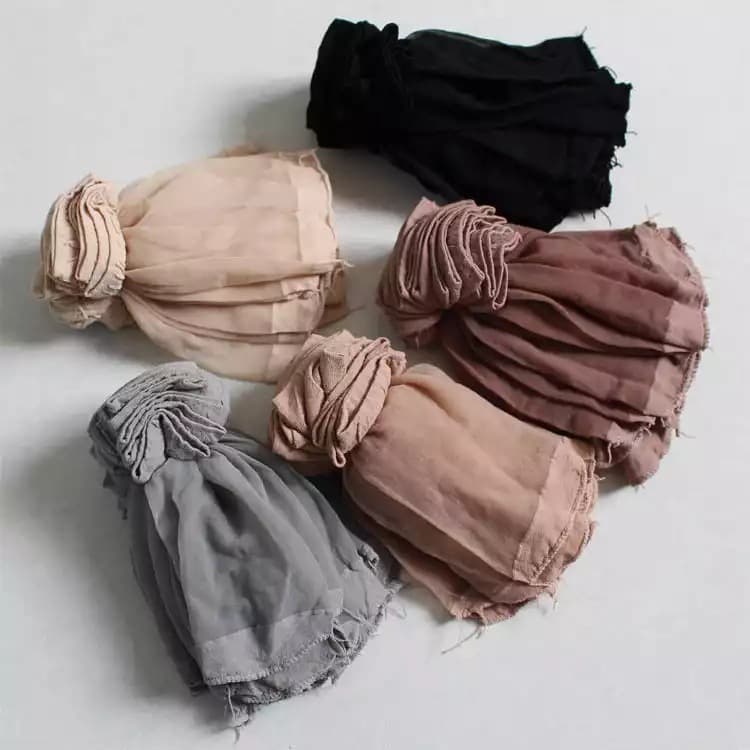 Wholesale Thin Crystal Stockings for Women, Anti-Snag Short Socks, Mid-Calf Socks, Stall Socks for Events and Gifts