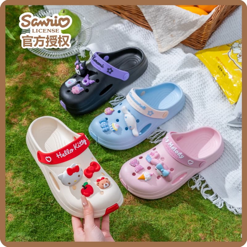 Sanrio Crocs, matching girls' shoes, outdoor, non-slip, suitable for home and indoor use.