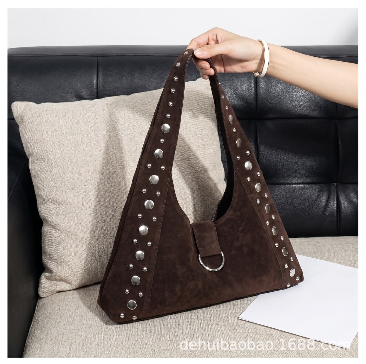 European and American Trendy Rivet Versatile Underarm Bag Women 2026 New Large Capacity Motorcycle Style Commuter Daily Tote Bag