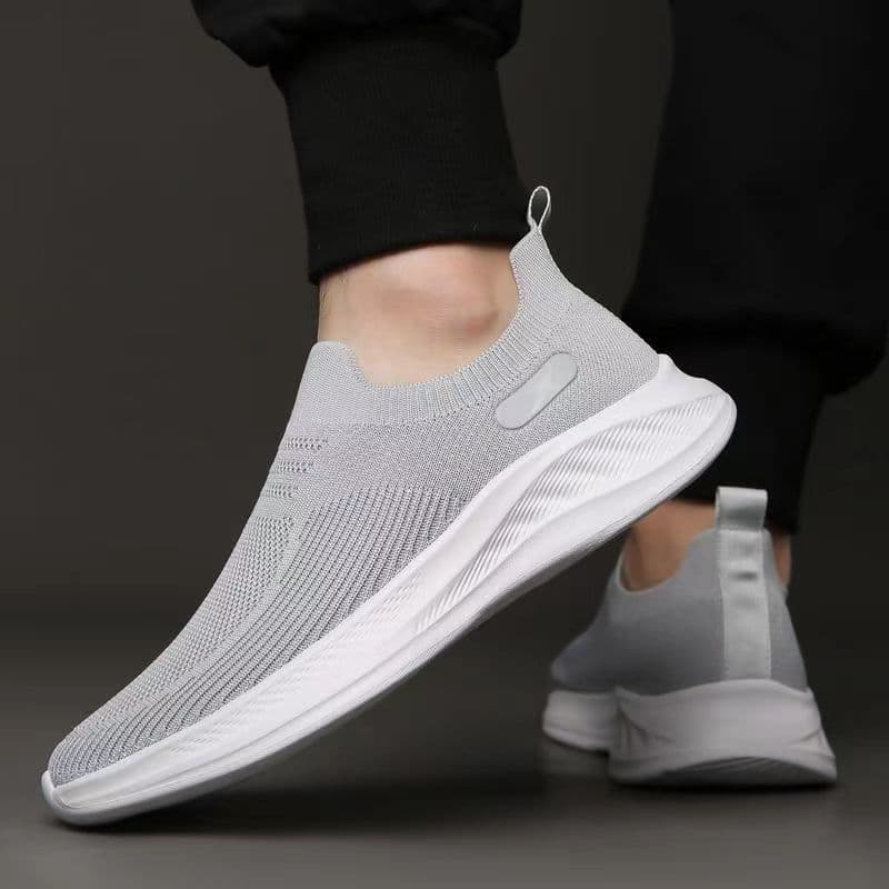 2025 new men's shoes cross-border slip-on lazy shoes soft sole breathable mesh casual running shoes fly woven shoes