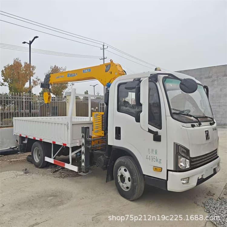 Right-hand drive HOWO Wrecker with Crane, Truck-mounted Crane with Trailer Function, 5-ton Rescue Vehicle, Sinotruk HOWO