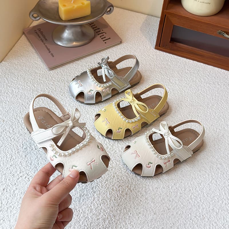 2026 New Sandals Summer Children's Fashion Casual Sandals Baotou Beach Shoes Girls Sports Shoes Baby Shoes