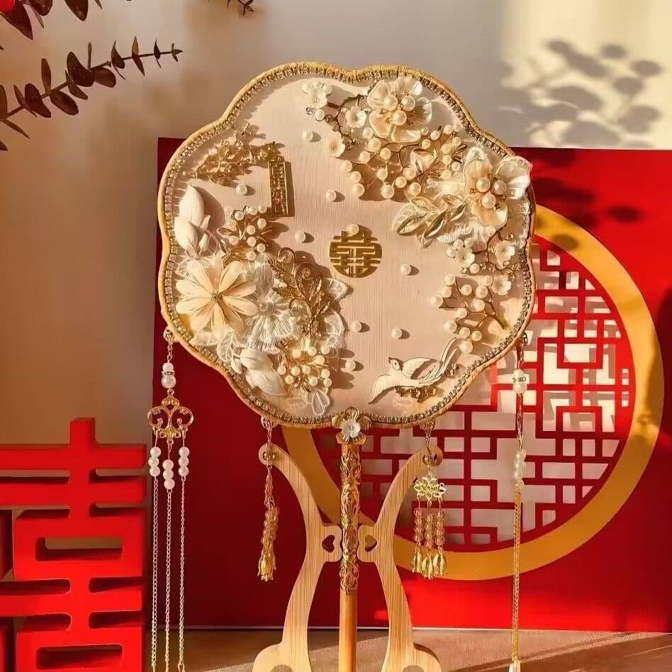 Holding flowers Chinese bride diy wedding Xiuhe clothing fan ancient style round fan finished wedding Chinese wedding fan Xiuhezi