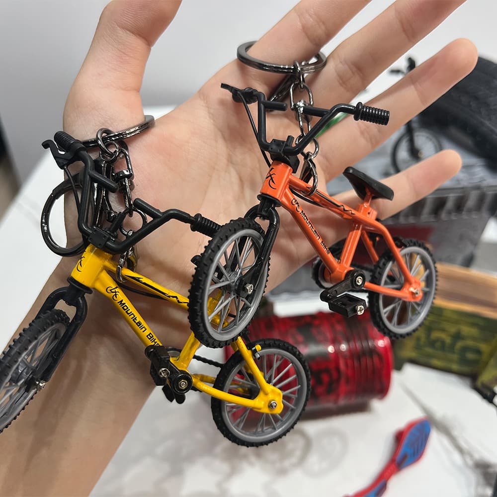 Keychain Finger Bike, Finger Skateboard Bicycle Figure 8 Key Ring Lobster Clasp Decoration Cross-Border Toy