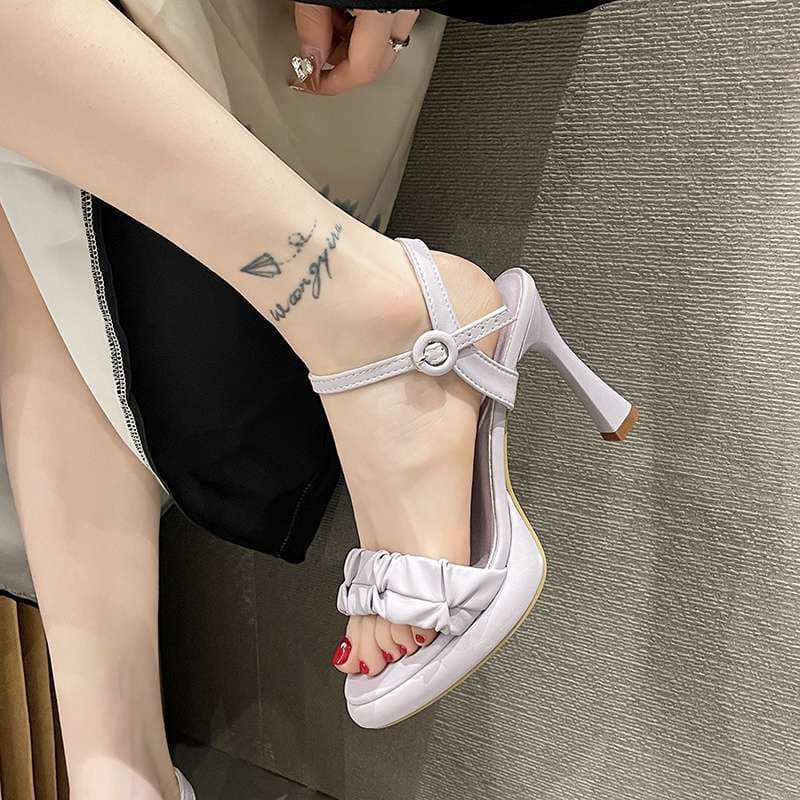 Merlad's 2025 Summer New Style Chunky Heel Waterproof Platform Strappy Sandals with Single Buckle - A unique and stylish design for sophisticated socialites.