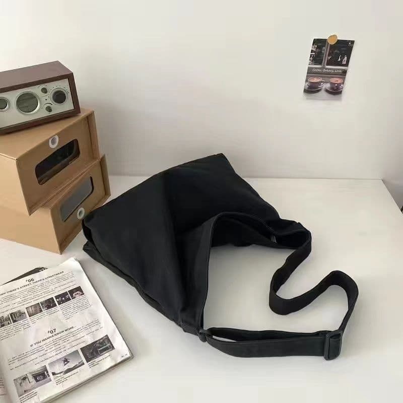 Canvas Bag Large Capacity Casual Crossbody Bag Japanese Retro Solid Color Messenger Handbag Simple College Student Crossbody Bag